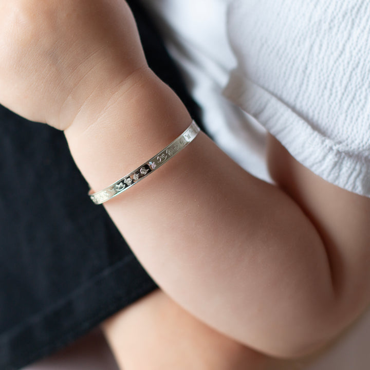 Embossed Unisex Detail Children's Expandable Mini Bangle in Silver