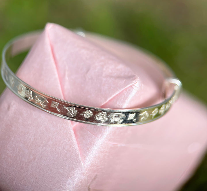 Embossed Unisex Detail Children's Expandable Mini Bangle in Silver