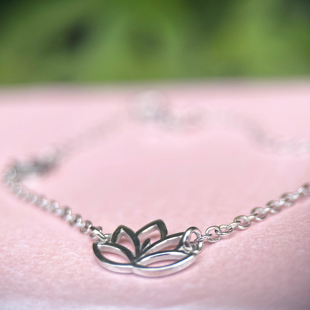 Lotus Flowers Bracelet in Silver