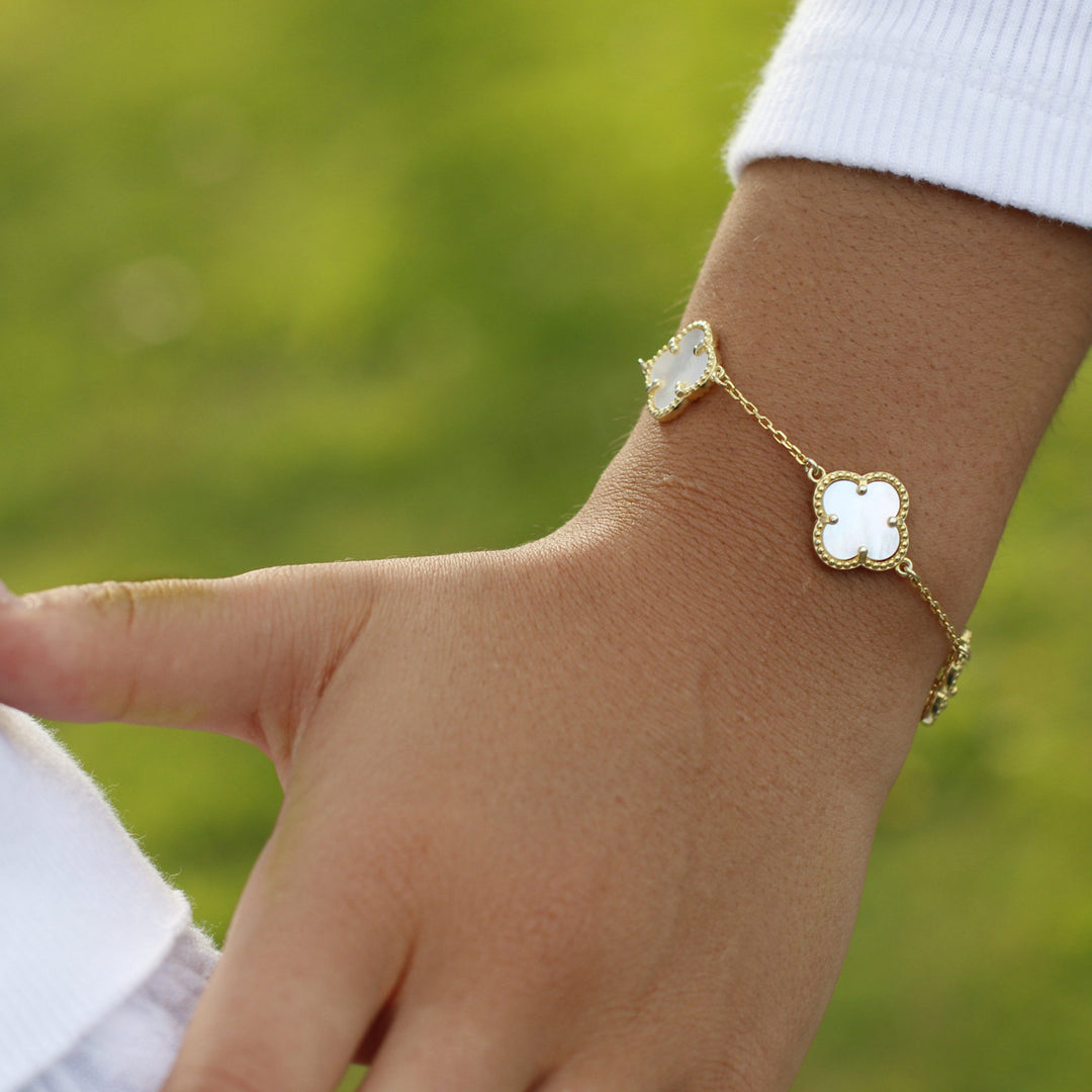Lucky Four Leaf Clover Pearl Bracelet In Gold Plated