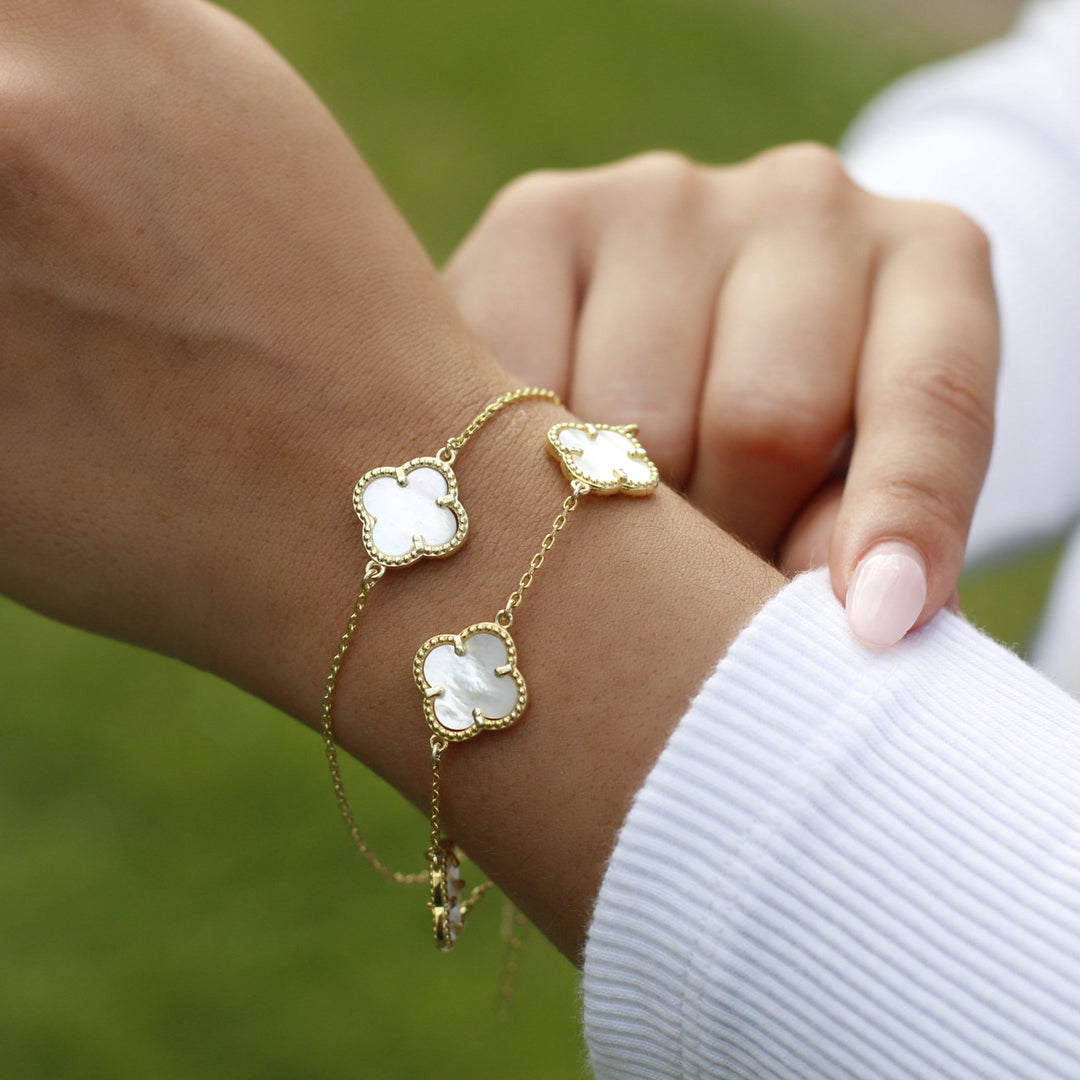 Lucky Four Leaf Clover Pearl Bracelet In Gold Plated