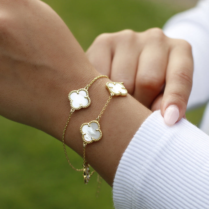 Lucky Four Leaf Clover Pearl Bracelet In Gold Plated