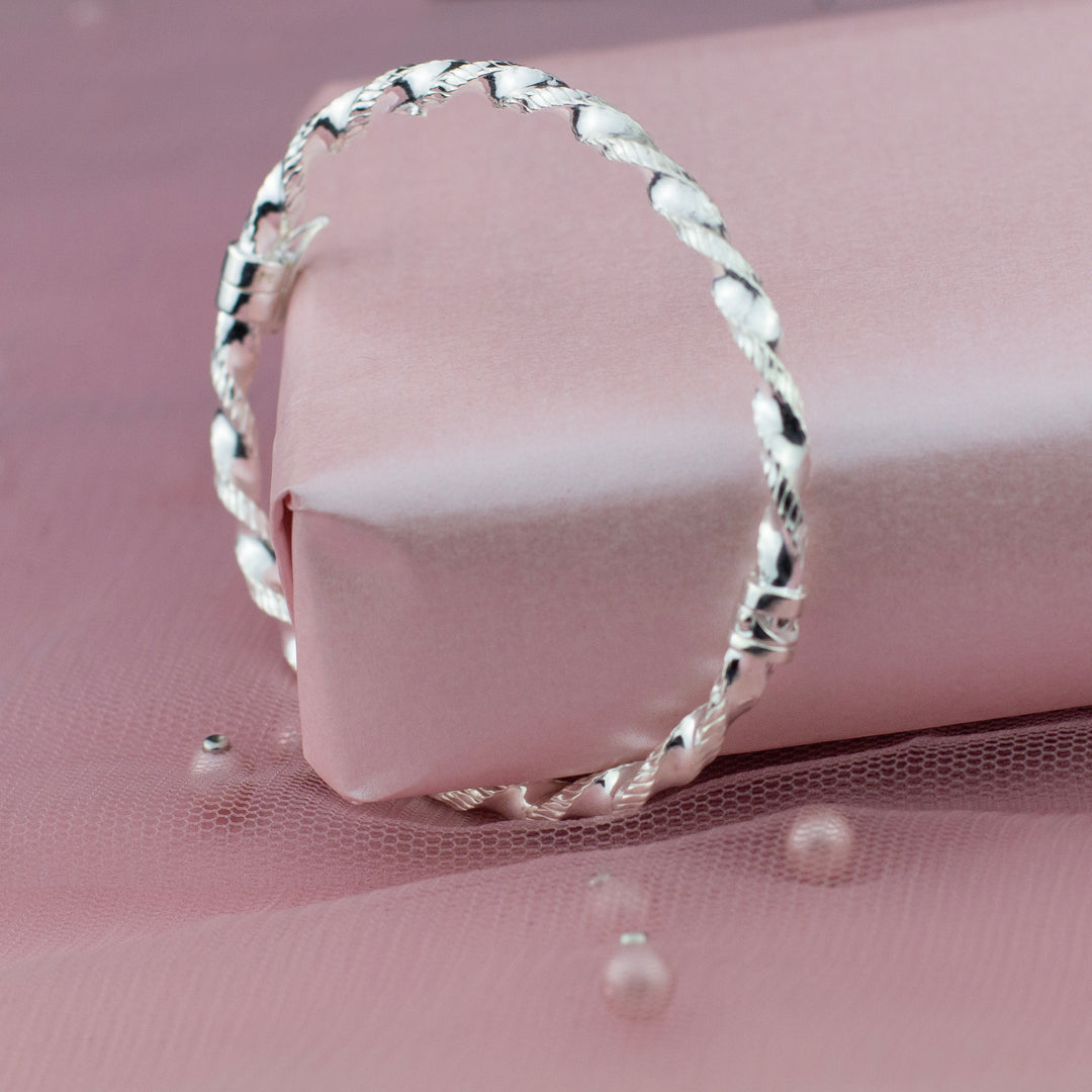 Twisted Ribbed Edge Bangle in Silver