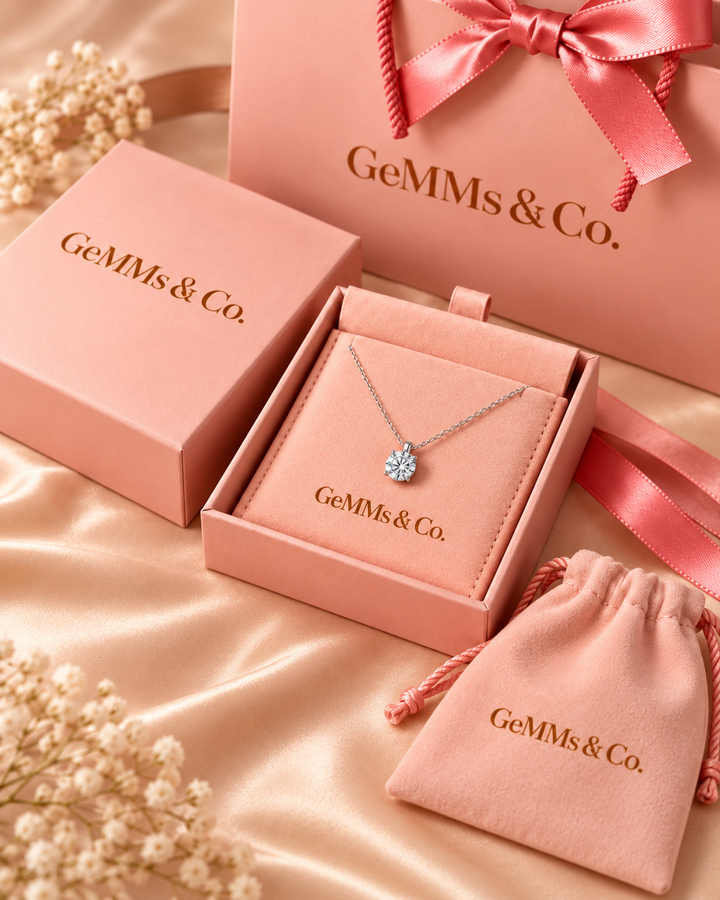 GeMMs & Co. luxury packaging for classic solitaire pendant in white gold #metal_white-gold